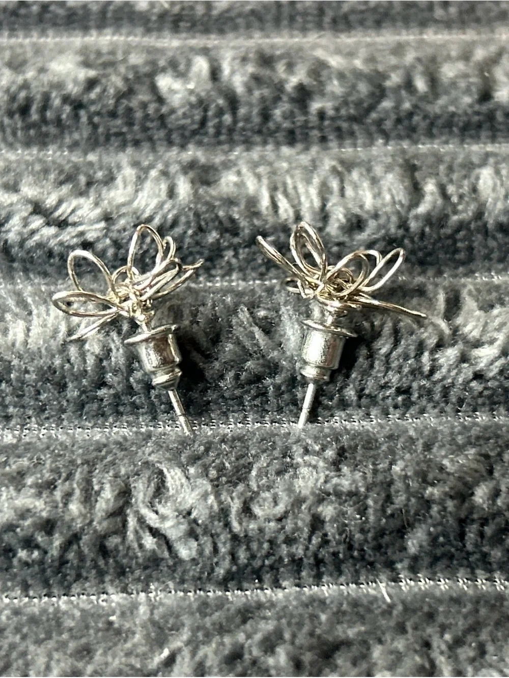 Dainty Silver-Tone Wire Flower Stud Earrings – Whimsical Minimalist Jewelry